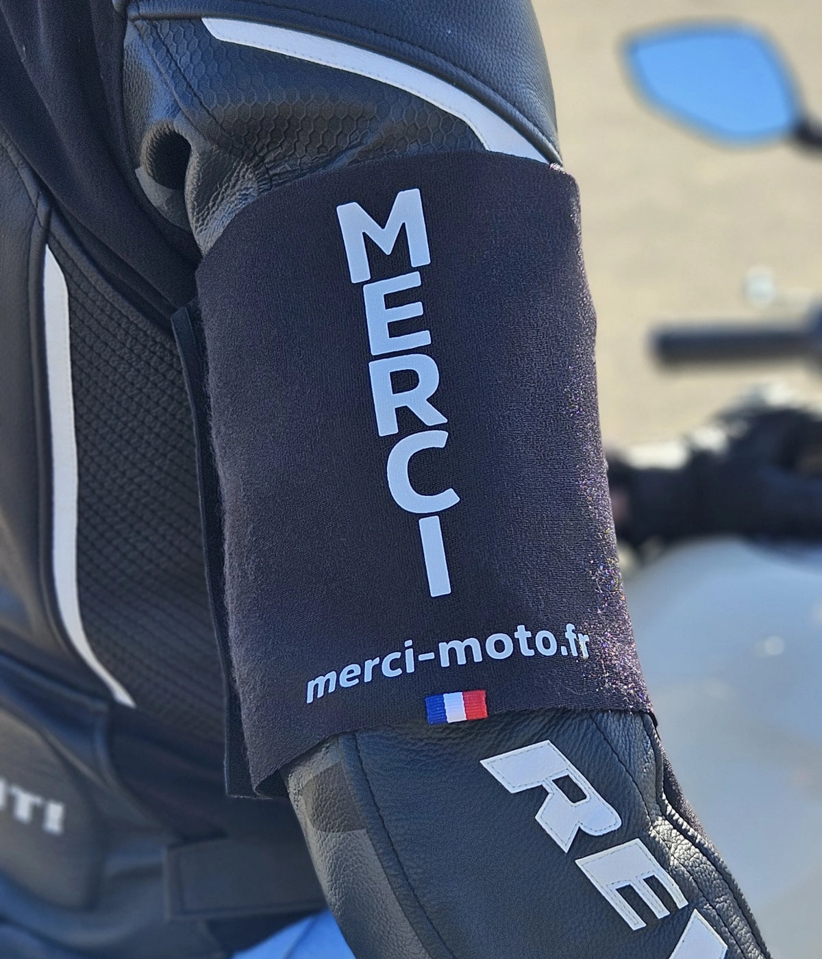 photo brassard classique merci moto