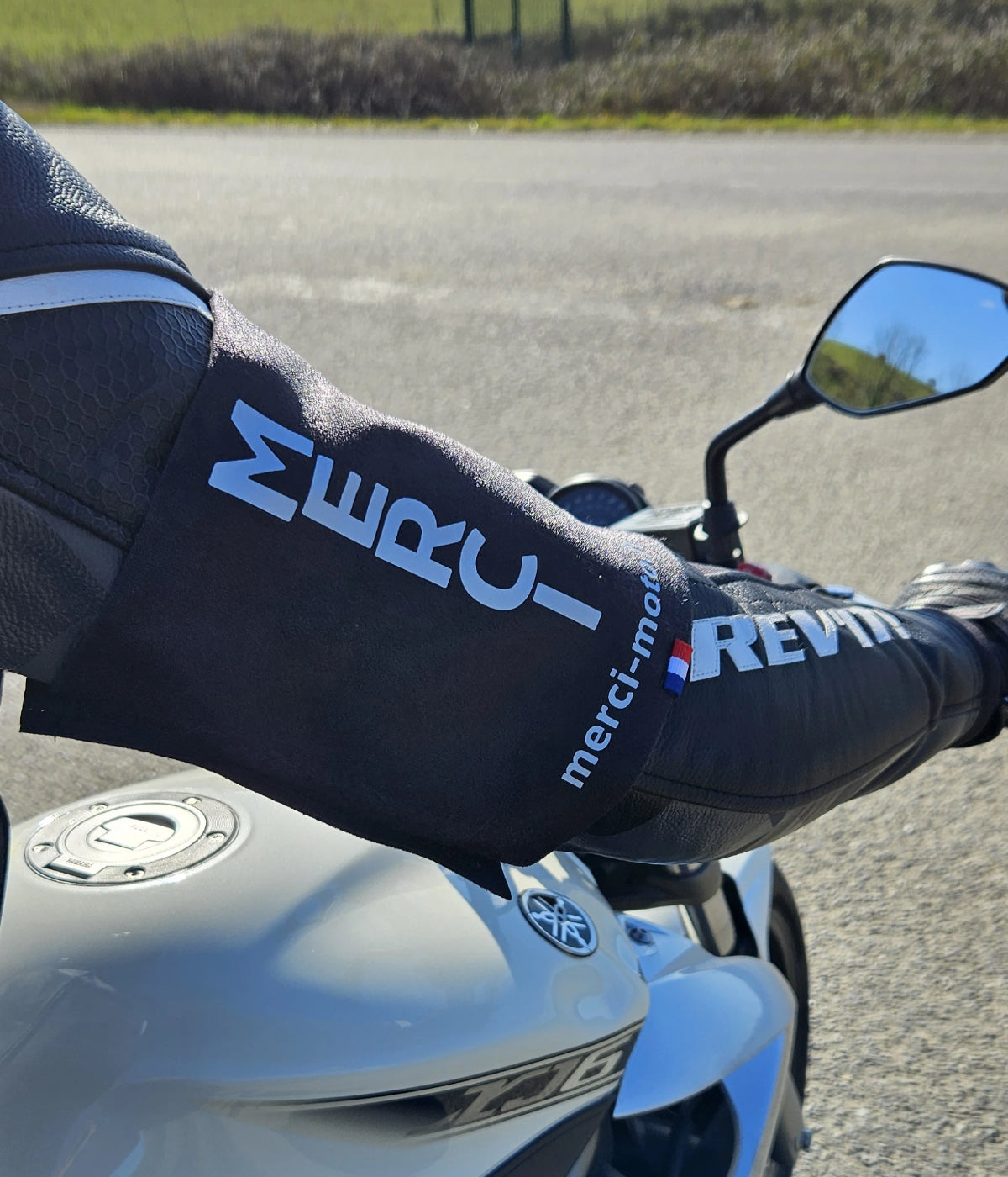 Brassard classique Merci-Moto